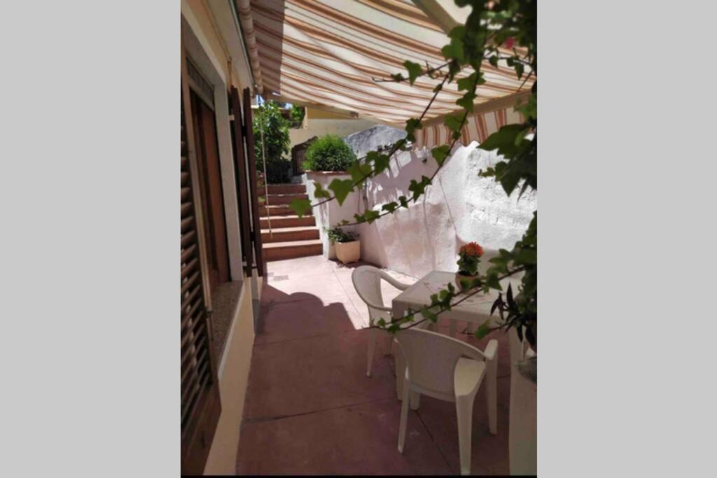 דירות לה מדלנה Casa Maddalenina Con Giardino, Vicino Al Mare! מראה חיצוני תמונה